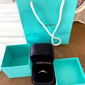 Tiffany & Co. Horizon platinum ring